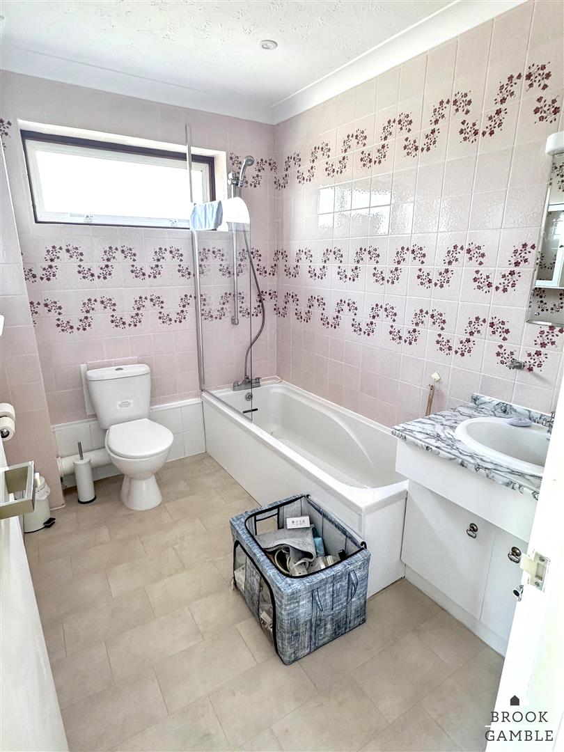 3 Bedroom House. Old Mansion Close in Eastbourne, East Sussex 14